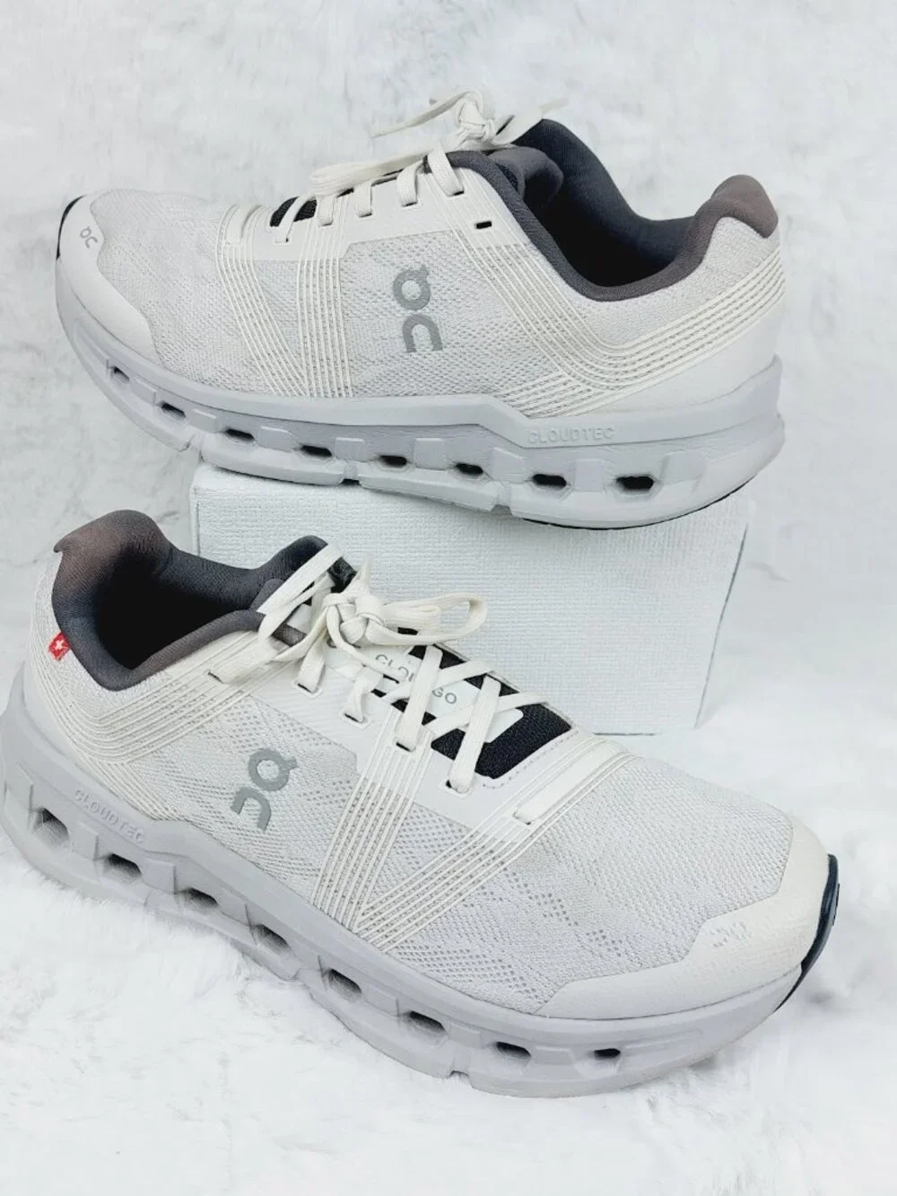On Run Women's White Glacier Cloudgo Mesh Athletic Running Shoes Size 9 - Picture 2 of 10